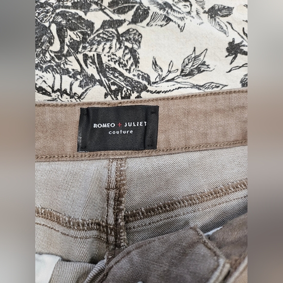 Romeo and Juliet Couture Embroidered Denim Shorts - Picture 4 of 6